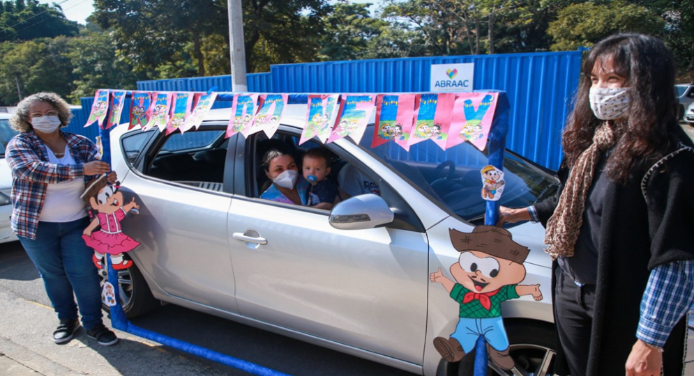 Escolas municipais realizam Festa Junina em sistema drive-thru