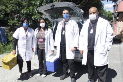 Pacientes acamados recebem vacinas em casa contra Covid e influenza