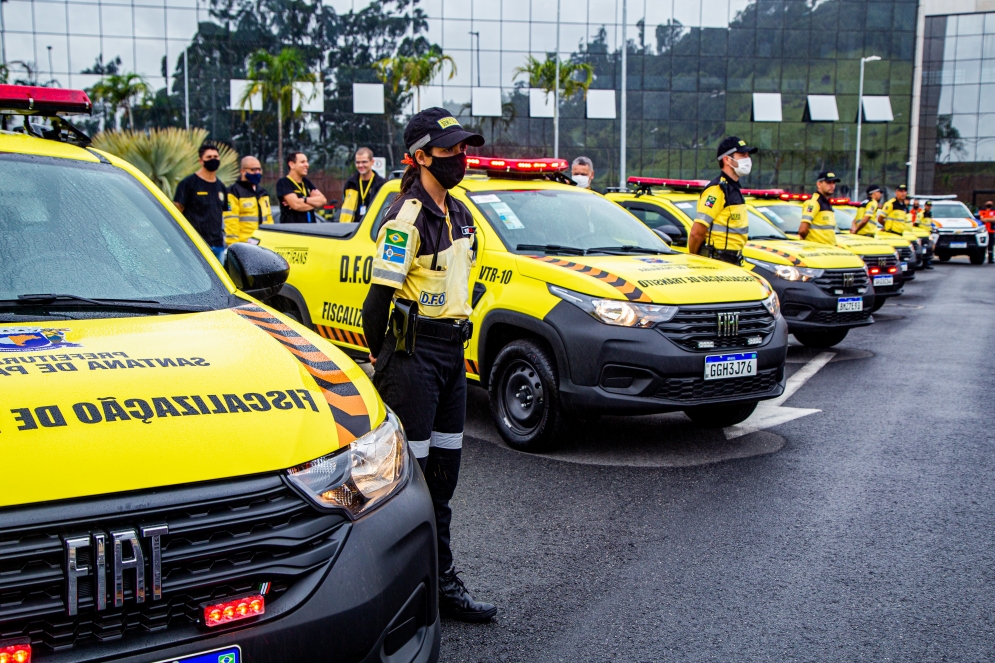 Defesa Civil e Tr&acirc;nsito de Santana de Parna&iacute;ba recebem novas viaturas