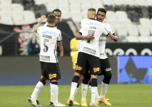 Corinthians goleia a Inter de Limeira e garante vaga na semifinal do Paulist&atilde;o
