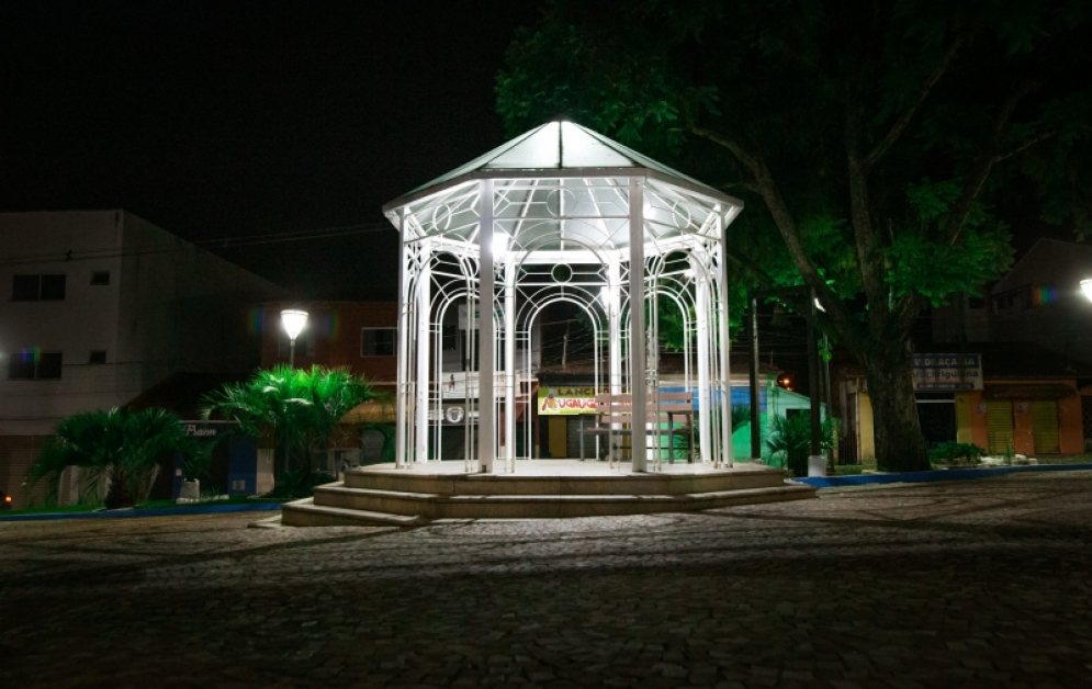 Instala&ccedil;&atilde;o do sistema de LED na Pra&ccedil;a da Matriz