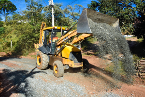 Avenida das Nascentes recebe manuten&ccedil;&atilde;o no bairro S&atilde;o Benedito