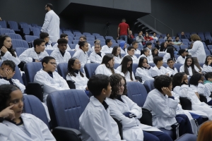 Barueri forma 1&ordf; turma de "Pequenos Doutores "