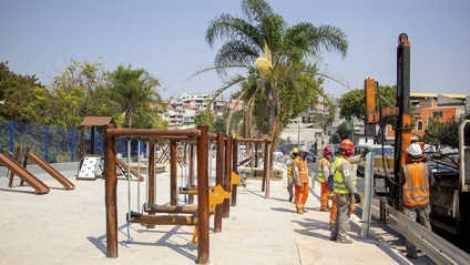 Prefeitura de Carapicuíba avança na construção de mais uma área de lazer na Av. Marginal do Ribeirão