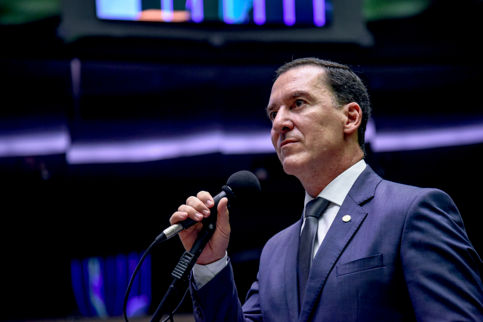 Vinicius Carvalho cria campanha nacional para doa&ccedil;&atilde;o de cabelo &agrave; pessoas carentes com c&acirc;ncer