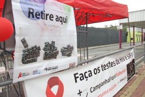 Dezembro Vermelho come&ccedil;a com a&ccedil;&otilde;es de conscientiza&ccedil;&atilde;o e testes r&aacute;pidos