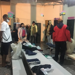 Associa&ccedil;&atilde;o C&aacute;ritas S&atilde;o Francisco acolhe moradores de rua do frio intenso em Jandira