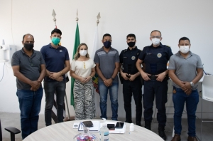 Prefeito de Ara&ccedil;ariguama recebe deputada federal e garante um ve&iacute;culo para GCM