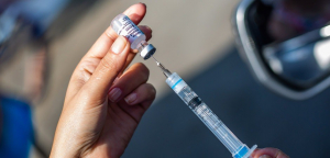 Capital inicia hoje vacina&ccedil;&atilde;o contra Covid-19 para pessoas com 49 anos e 48 anos entram na fila amanh&atilde; (24)