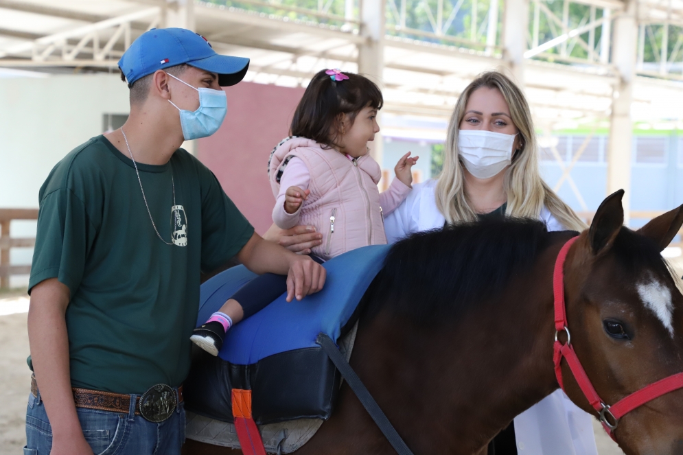 No Dia Nacional da Equoterapia, Barueri &eacute; refer&ecirc;ncia na pr&aacute;tica