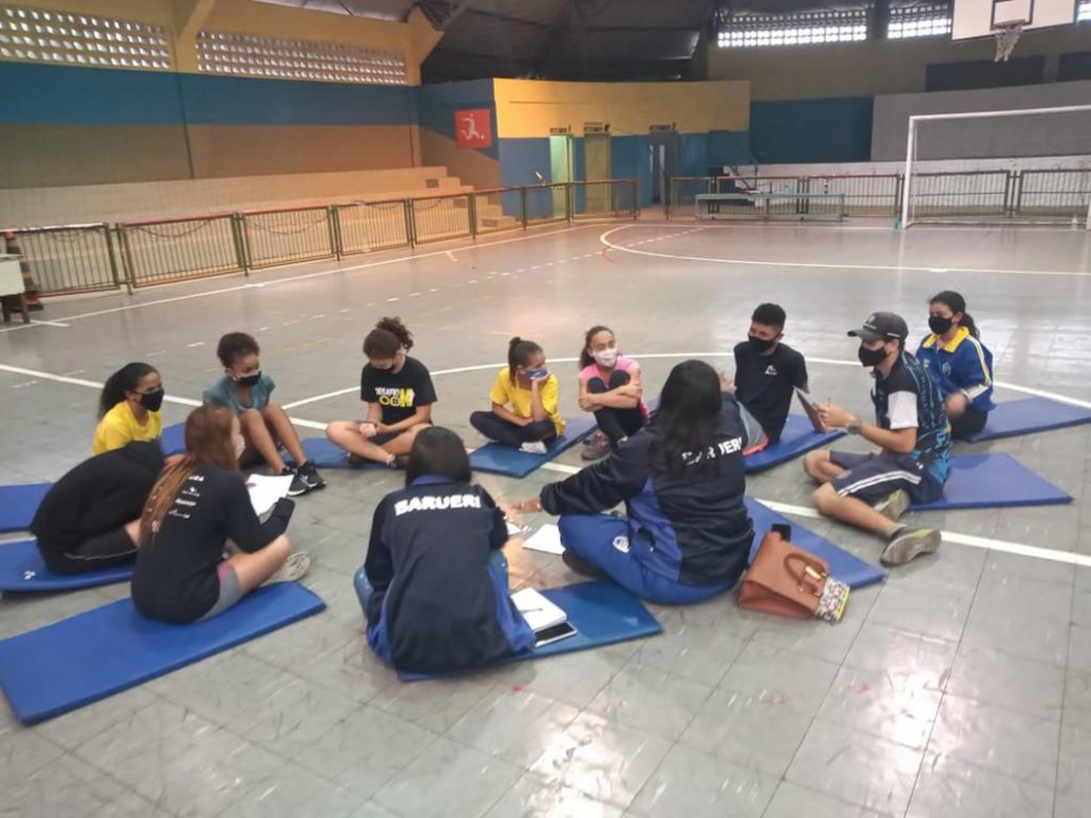 Barueri Esporte Forte promove atividades sociais com atletas de diversas modalidades