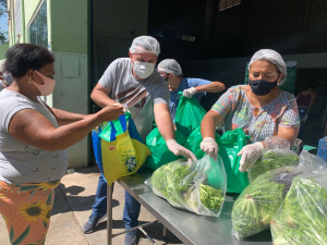 Banca Solid&aacute;ria combate &agrave; fome e o desperd&iacute;cio com doa&ccedil;&atilde;o de alimentos
