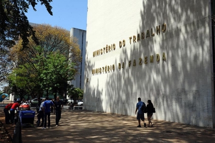 Visando eleições 2022, Bolsonaro recria Ministério do Trabalho para acomodar aliados