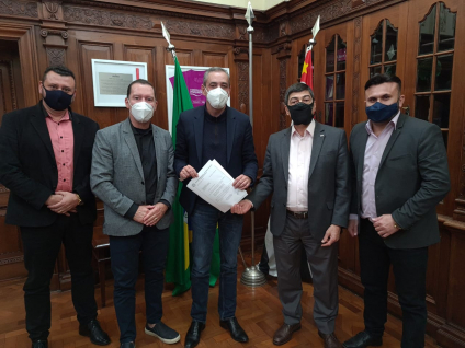 Deputado federal, Vinicius Carvalho apresenta demandas de municípios parceiros na Secretaria de Esportes