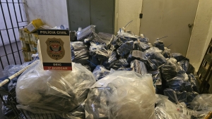 Policia localiza &lsquo;rota do tr&aacute;fico&rsquo; e prende homem com 2,4 mil tijolos de maconha