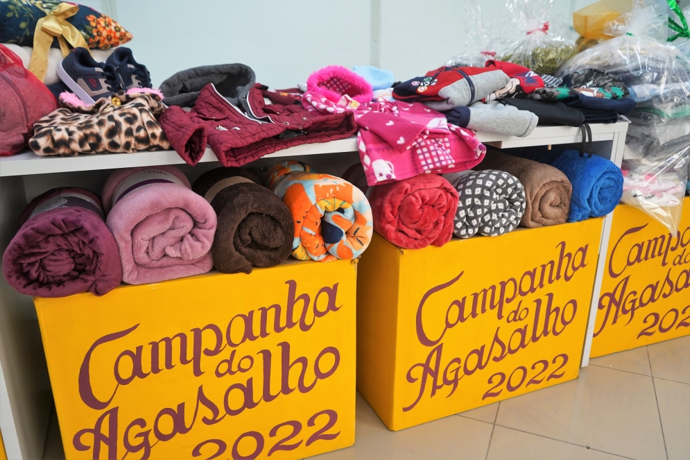 Educa&ccedil;&atilde;o entrega mais de 5 mil pe&ccedil;as para Campanha do Agasalho 2022