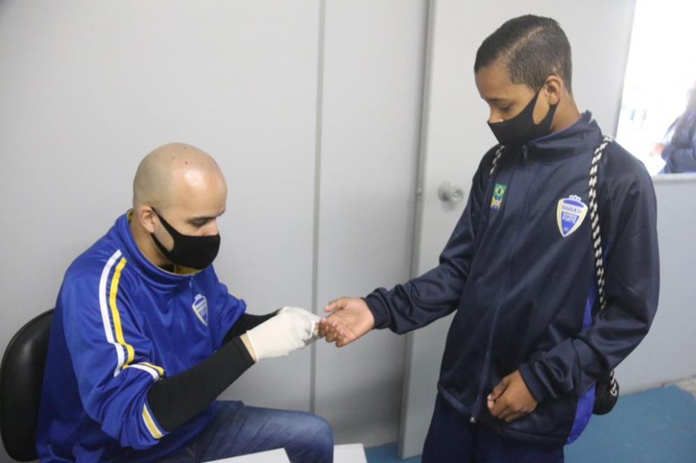 Testagem de  Covid-19 s&atilde;o feitas quinzenalmente em  atletas de competi&ccedil;&atilde;o do Barueri Esporte Forte