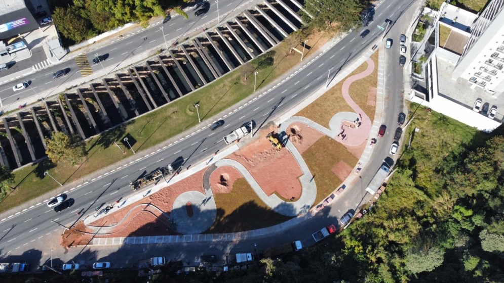 Prefeitura de Barueri revitaliza pra&ccedil;a no Bethaville