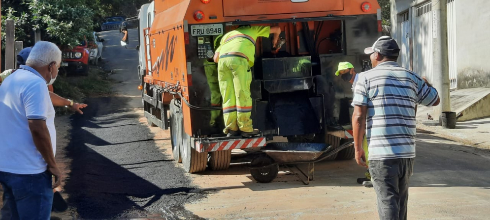 &ldquo;Opera&ccedil;&atilde;o Tapa-buracos&rdquo; executa servi&ccedil;os em diversos pontos da cidade