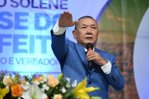 Sem anunciar secret&aacute;rios, Dr Sato toma posse para um novo mandato