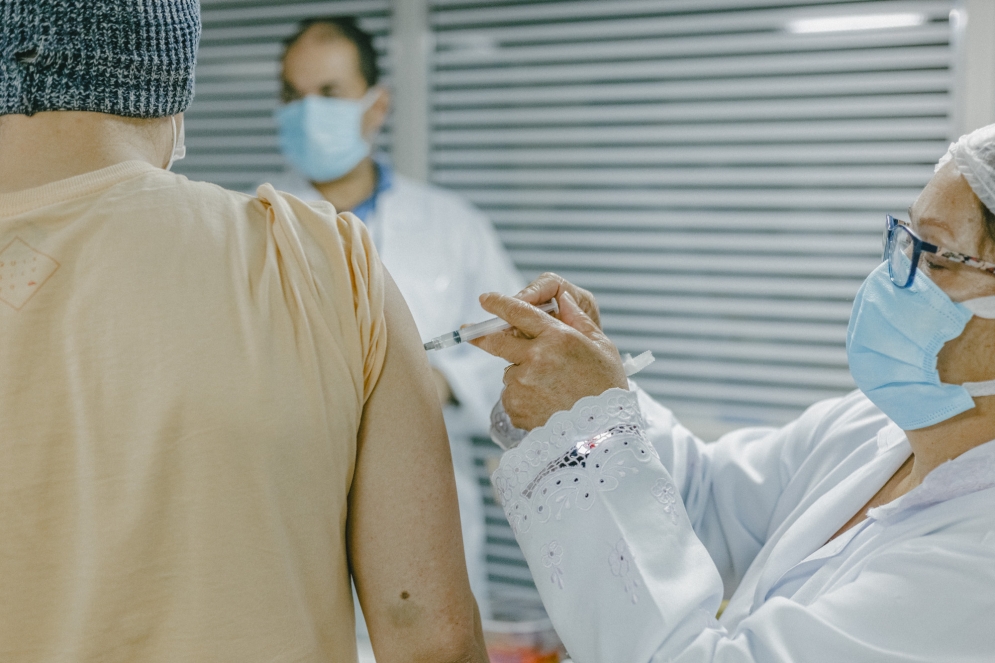 Sa&uacute;de amplia 2&ordf; dose adicional da vacina&ccedil;&atilde;o contra covid para pessoas com 40+