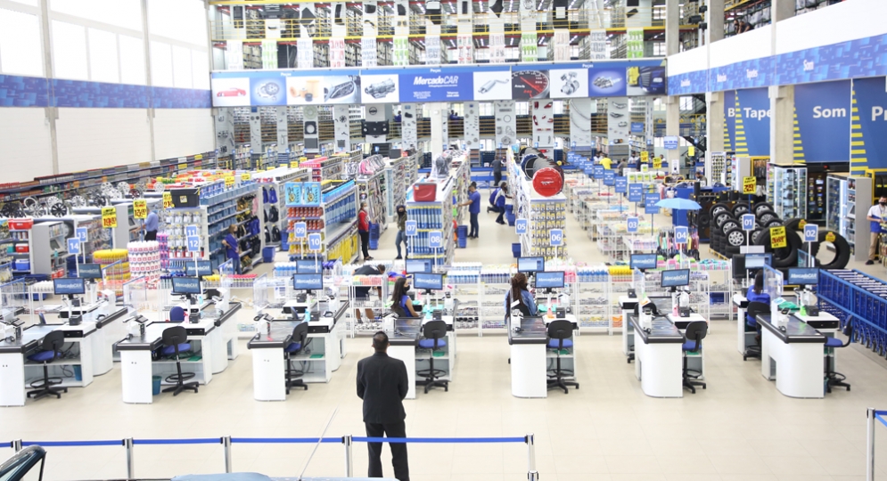 Mega loja de pe&ccedil;as abre as portas em Osasco