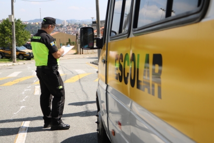 Fiscalização inibe transporte clandestino; flagrante aconteceu no Recanto Phrynea