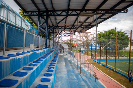 Arquibancada do novo Complexo Esportivo do Atalaia ganha cobertura