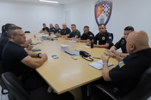 1&ordf; turma da GCM de Barueri faz 28 anos