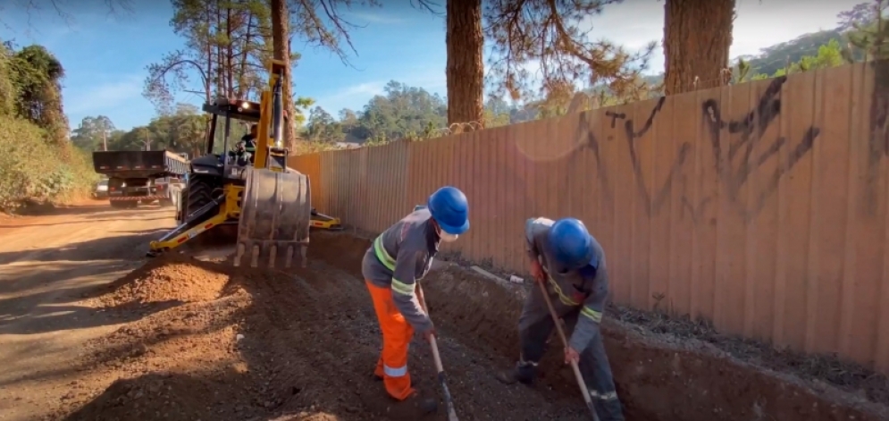 Prefeitura de Ara&ccedil;ariguama inicia obras de pavimenta&ccedil;&atilde;o no Bairro da Lagoa