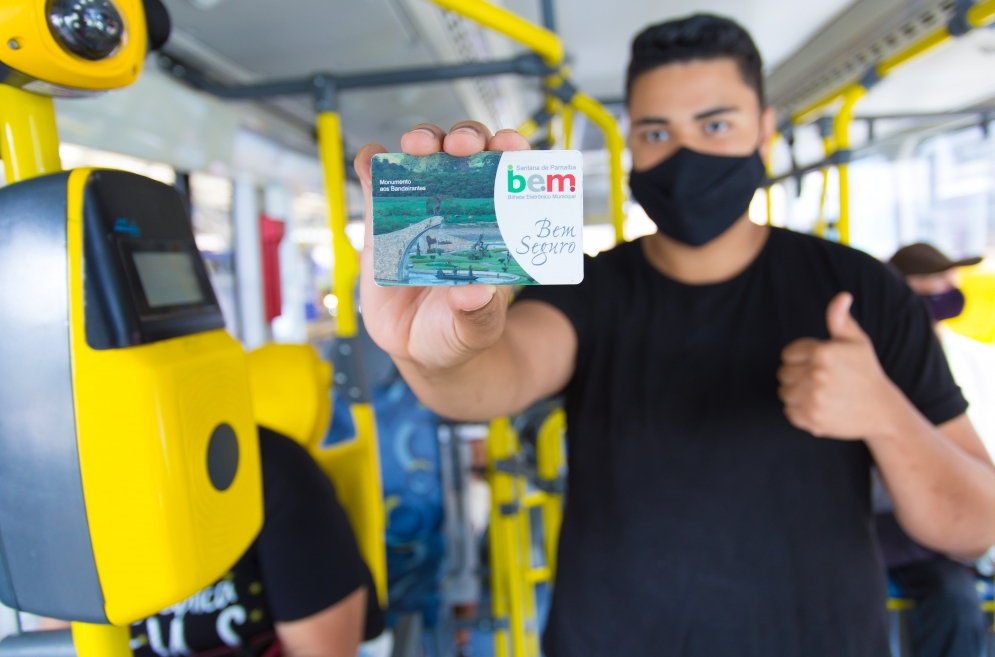 Prefeito congela tarifa e anuncia Bilhete &Uacute;nico