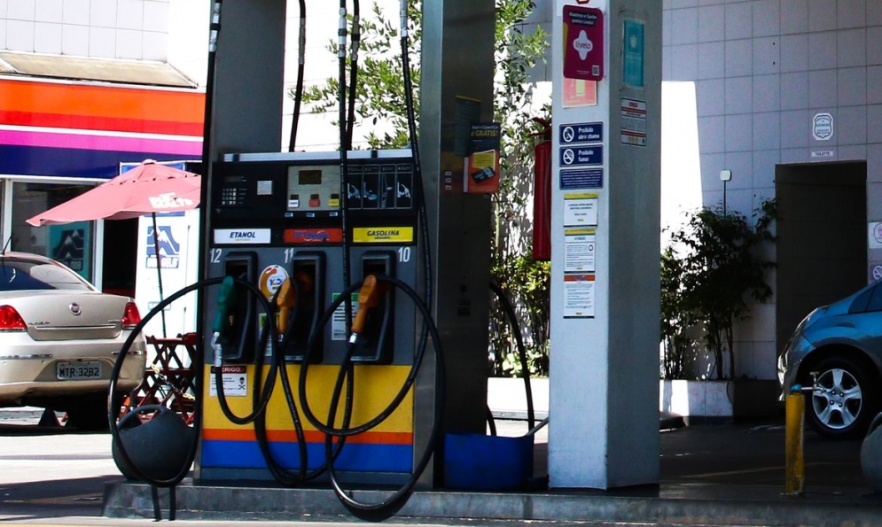 Com lei federal, governo de S&atilde;o Paulo reduz imposto sobre a gasolina